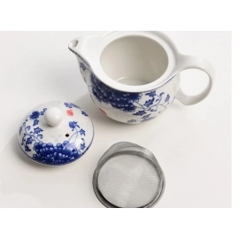 Chinese Blue and white porcelain tea pot,Exquisite..